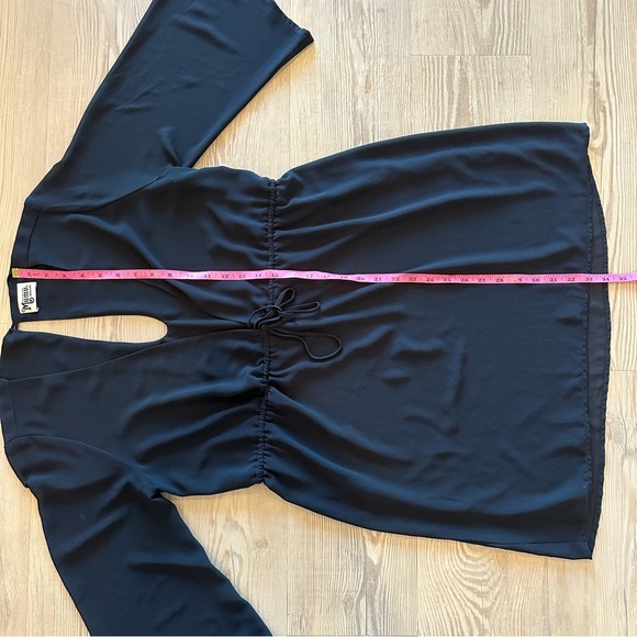 Show Me Your Mumu Black V-Neck Dress size medium flowy bell sleeves waist tie - Picture 5 of 6